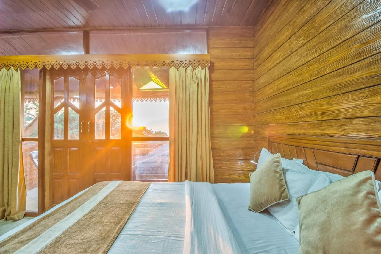 The Village Beach Resort Baga Bagian luar foto