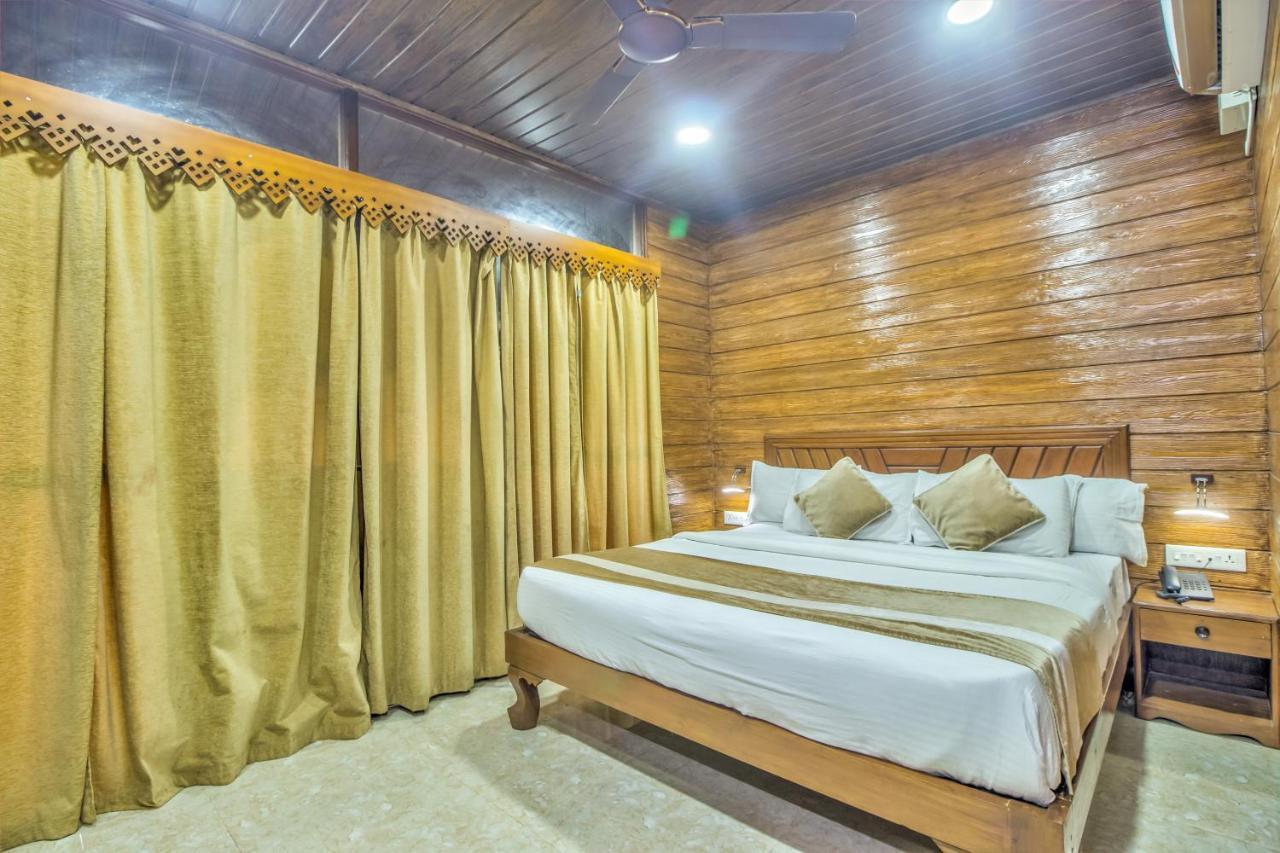 The Village Beach Resort Baga Bagian luar foto