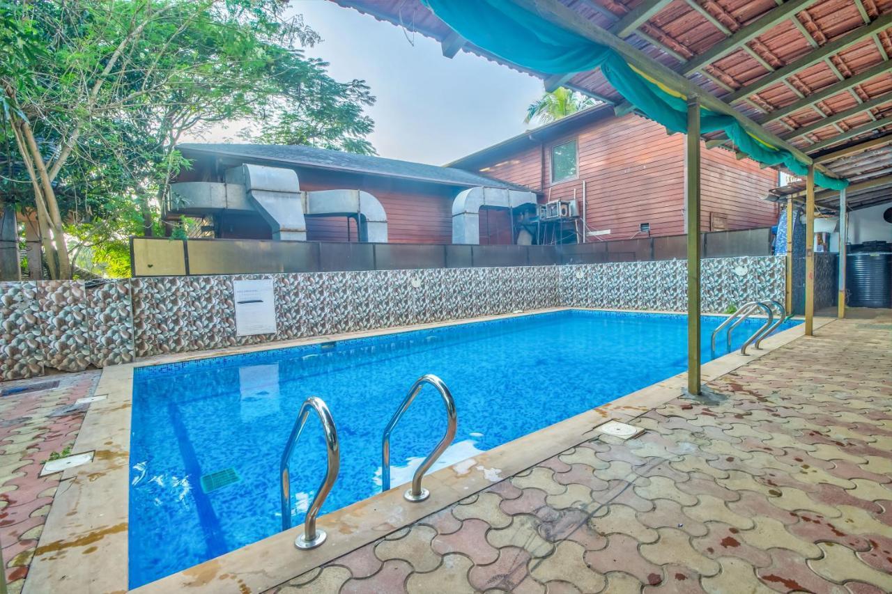 The Village Beach Resort Baga Bagian luar foto
