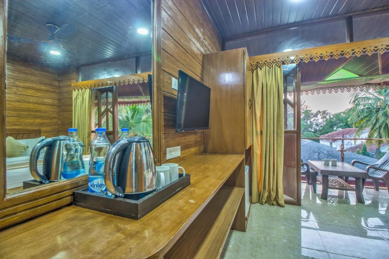 The Village Beach Resort Baga Bagian luar foto