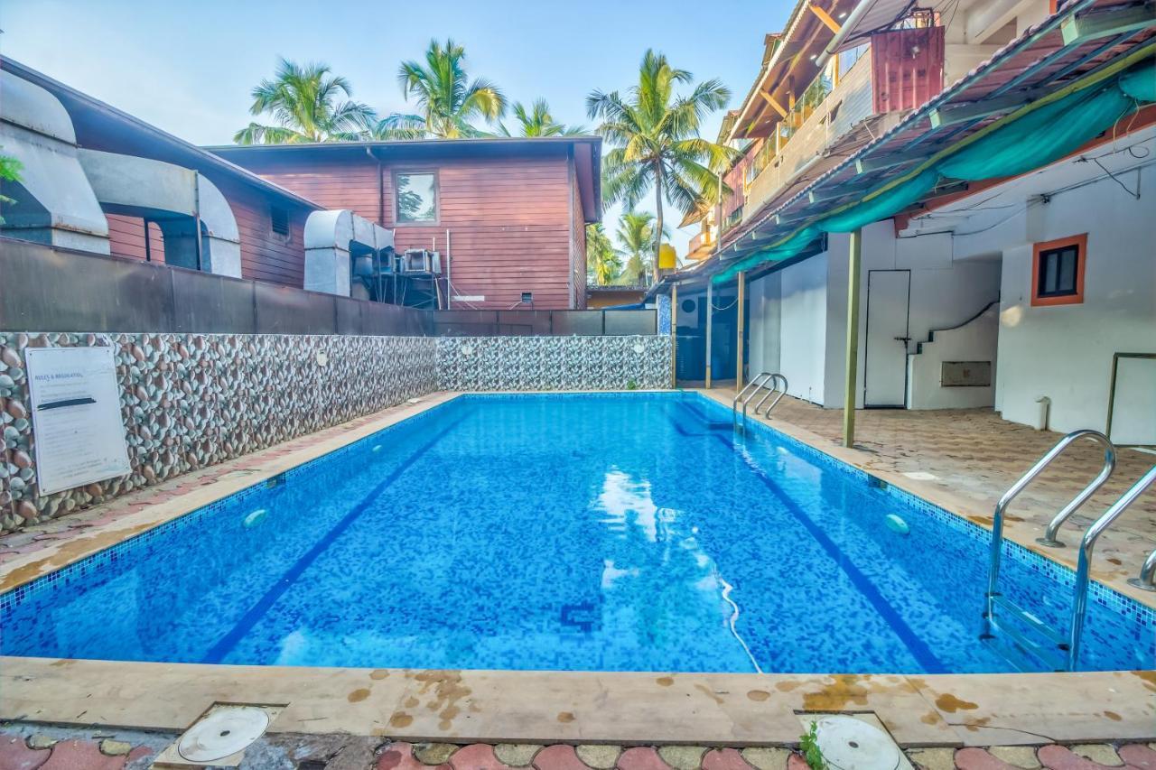 The Village Beach Resort Baga Bagian luar foto