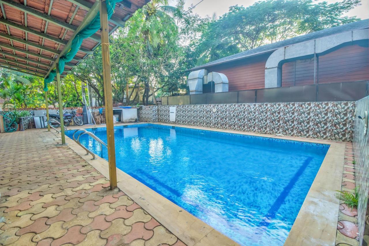 The Village Beach Resort Baga Bagian luar foto