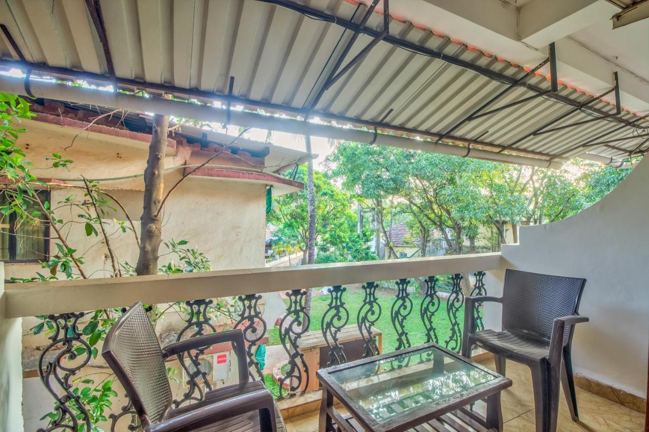 The Village Beach Resort Baga Bagian luar foto