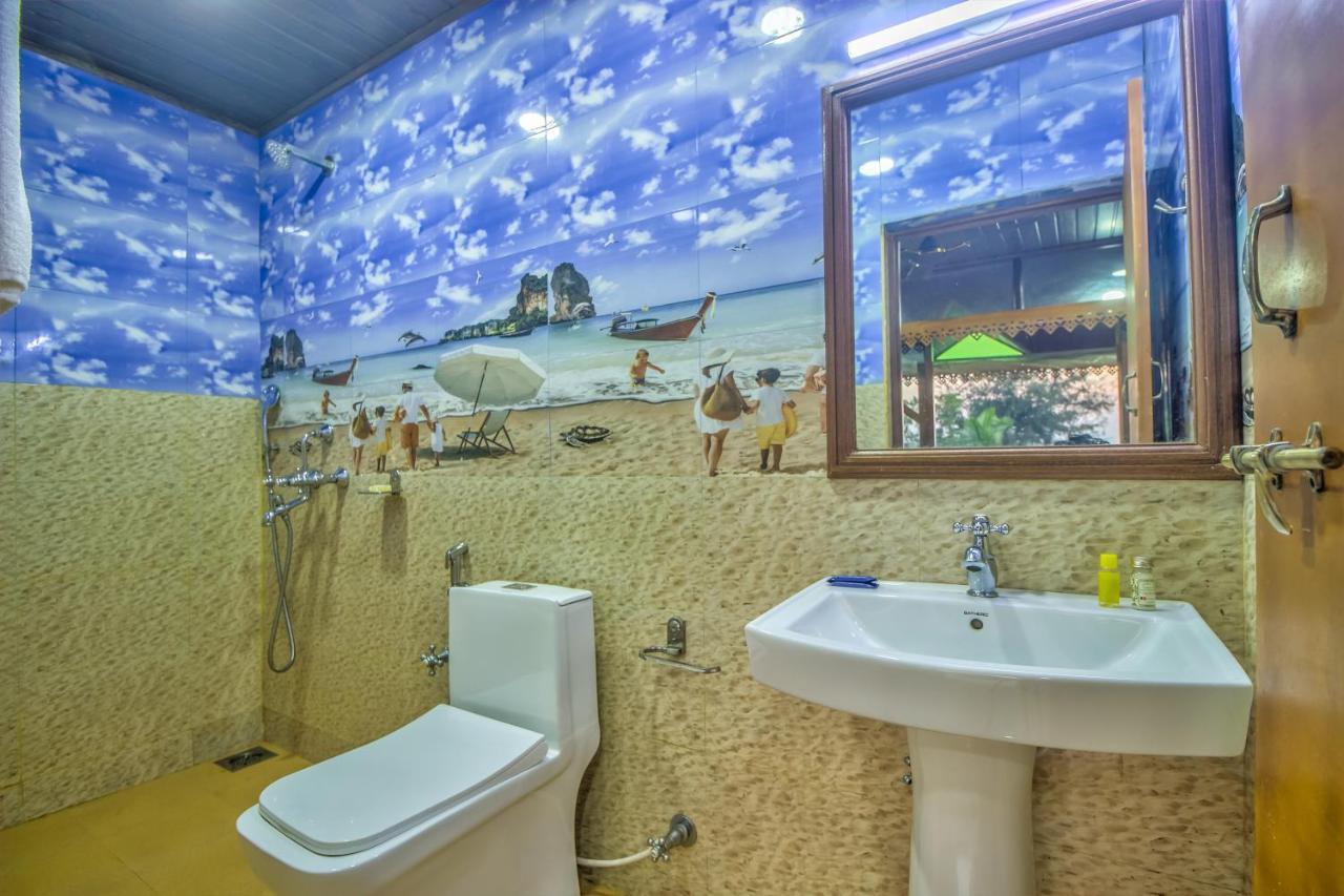 The Village Beach Resort Baga Bagian luar foto