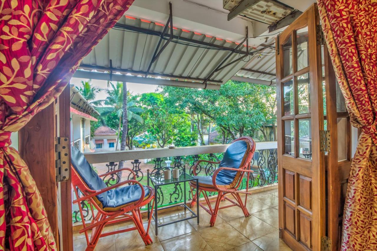 The Village Beach Resort Baga Bagian luar foto